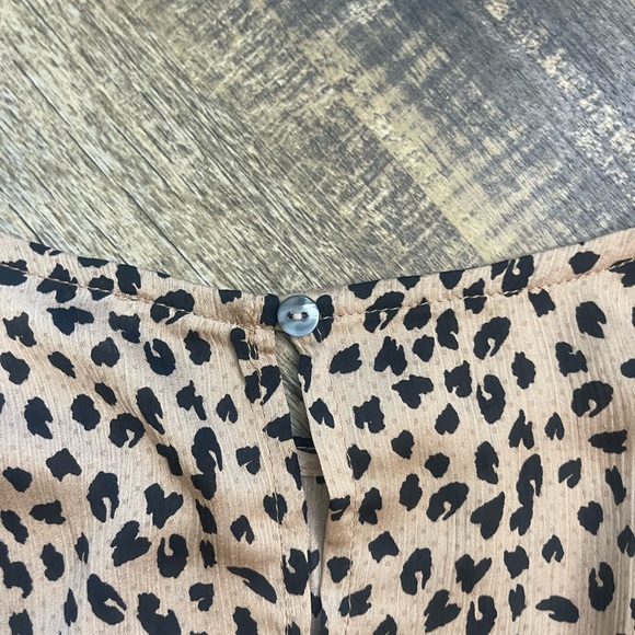 Cheetah Print Long Sleeve Blouse. - Picture 4 of 4